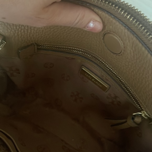 Tory Burch hang bag tan color medium size - Picture 5 of 12